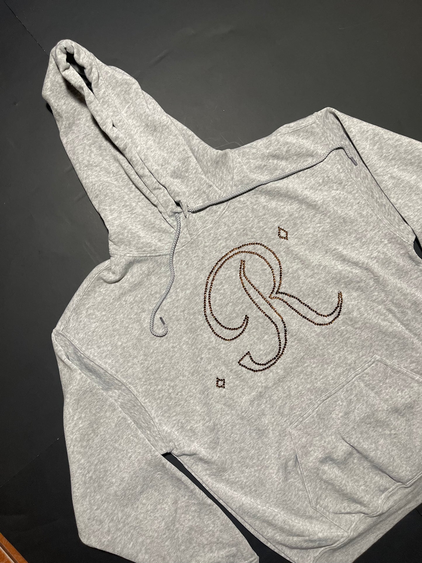 R letter rhinestone hoodie (M)